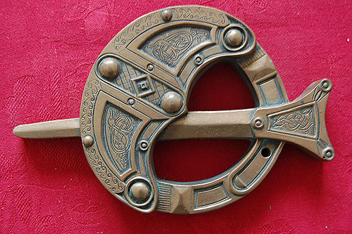 Irish Celtic Brooch Bronze Irish Celtic Brooch Bronze
(Bronze Handcrafted Plaque)