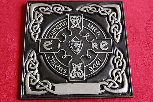 GAA Gaelic Sports Turf Plaque GAA Gaelic Sports Turf Plaque
(GAA Crest 5000 year old Turf)
