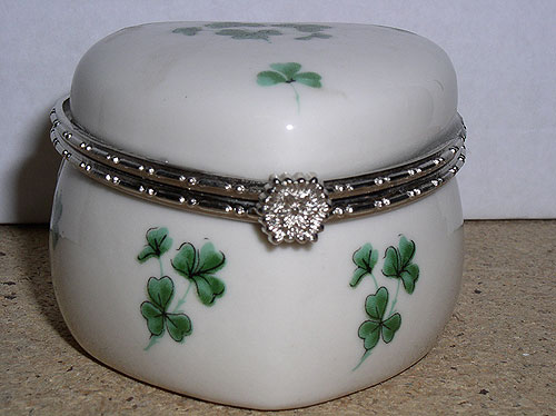 Shamrock Small Cute Trinket Box Shamrock Small Cute Trinket Box
(Irish Ceramic)