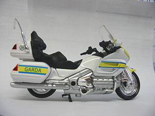 Irish Police Gardai Motorbike Honda Irish Police Gardai Motorbike Honda
(Die-cast Model)