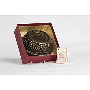 Bronze Concave Candle Holder Bronze Concave Candle Holder
(Handmade)