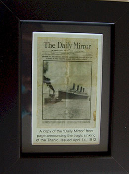 Daily Mirror - Sinking of the Titanic Daily Mirror - Sinking of the Titanic
(Framed Miniature Picture)