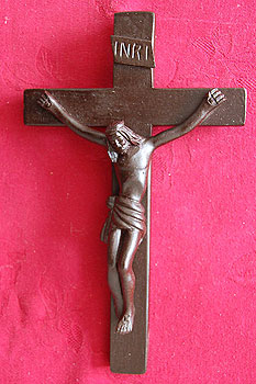 Irish Turf Crucifix 8.5" inches Irish Turf Crucifix 8.5" inches
(5000 year old Turf)