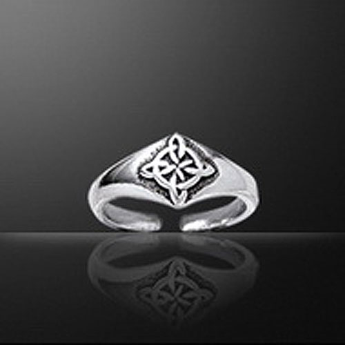 Celtic Quarternary Four Point Knot Toe Ring Celtic Quarternary Four Point Knot Toe Ring
(Sterling Silver)