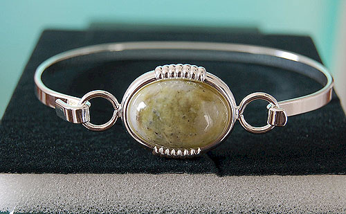 Connemara Marble Clip-On Bangle Connemara Marble Clip-On Bangle
(Silver Plated)