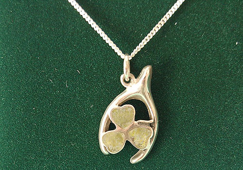Wishbone Shamrock Connemara Marble Pendant Wishbone Shamrock Connemara Marble Pendant
(Sterling Silver)