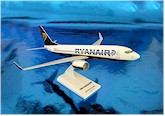 RyanAir Boeing 737-800
(Model Airplane Kit)
