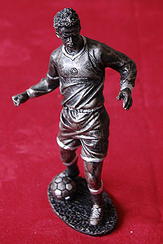 Soccer Player Figure 8" tall Soccer Player Figure 8" tall
(Polyresin)