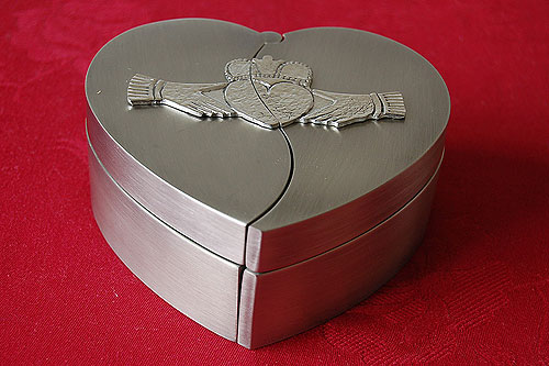 Claddagh Heart Shaped Jewellery Box Claddagh Heart Shaped Jewellery Box
(By Mullingar Pewter Jewelry)