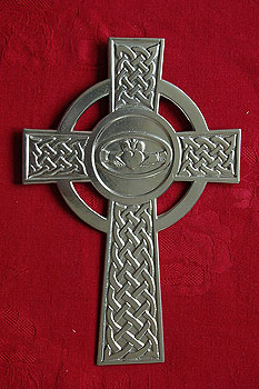 Irish Claddagh Cross Irish Claddagh Cross
(by Mullingar Pewter)
