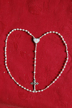 Boys Pearl Rosary Beads Boys Pearl Rosary Beads
(Silver Crucifix)
