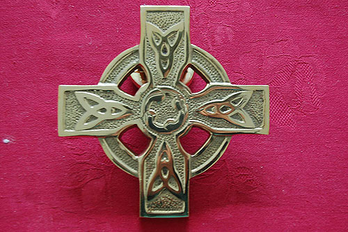 Celtic Cross Round Door Knocker Celtic Cross Round Door Knocker
(Irish Brass 5" x 5")
