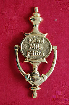 Irish Claddagh Cead Mile Failte Brass Door Knocker Irish Claddagh Cead Mile Failte Brass Door Knocker
(Plain)