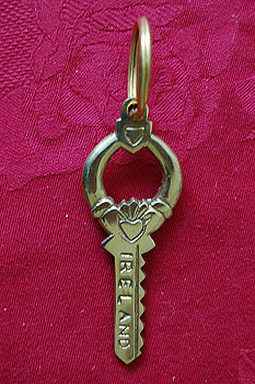 Claddagh & Ireland Brass Keyring Claddagh & Ireland Brass Keyring
(Handcrafted)